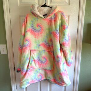 Weekending Large Tie Dye Print Sherpa lined Cozy Blanket Hoodie